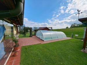Bazén v ubytování FERIENHAUS Sonnenschein Spielberg Redbullring nebo v jeho okolí
