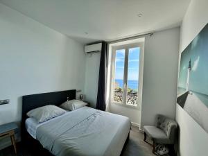 Una cama o camas en una habitación de Les terrasses de Cap d Ail 2 - Vue Mer