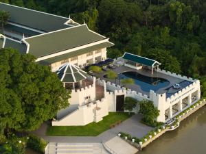 Kalanan Riverside Resort内部或周边的泳池