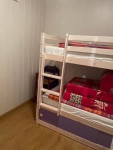 Postel nebo postele na pokoji v ubytování Maison familiale à Picherande