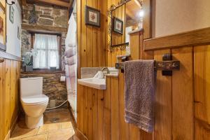 Ένα μπάνιο στο Casa Rural Cornatel