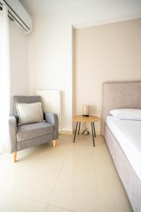 Postel nebo postele na pokoji v ubytování Downtown Comfy Studio