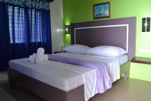 Postel nebo postele na pokoji v ubytování Bellevue Resort Puerto Galera