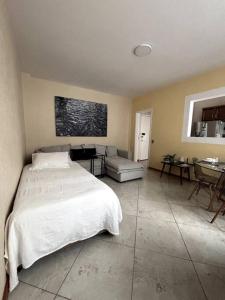 Ένα ή περισσότερα κρεβάτια σε δωμάτιο στο Céntrico y cómo departamento en el Centro de la ciudad de México