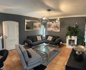 Posezení v ubytování Wohnung 5 mit Garten und sonniger Terrasse