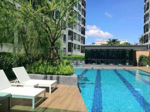Piscina di 素坤逸50巷一房一厅免费Wi-Fi简单安静可做饭交通方便 o nelle vicinanze