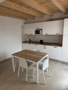 Kuchyň nebo kuchyňský kout v ubytování Sogno delle Dolomiti