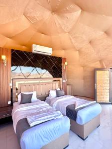 Postel nebo postele na pokoji v ubytování RUM MARS lUXURY CAMP