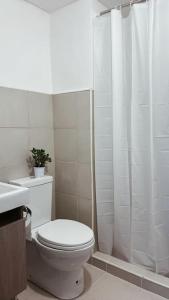 Koupelna v ubytování 2-bedroom apartment in Minesview