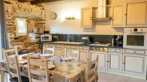 Fotografie z fotogalerie ubytování Gite de montredon v destinaci Cubières + 30 fotografií