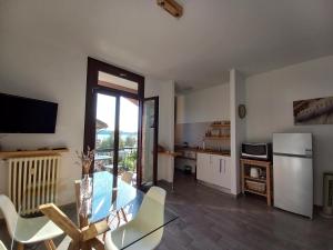 Kuchyň nebo kuchyňský kout v ubytování Appartamento Miralago con Giardino sul Lago