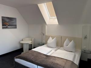 Postel nebo postele na pokoji v ubytování Eisberg Hotel Schwanen