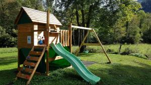 Area giochi per bambini di Gite la Fargue de Cabre