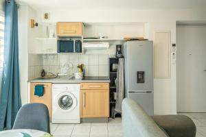 Kitchen o kitchenette sa Le Doux Bleu Vue