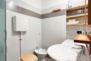 Koupelna v ubytování Casa Marta - Affitti Brevi Italia + 10 fotografií