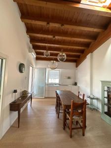 a dining room with a wooden table and chairs at Luxory Appartament in Bussolengo