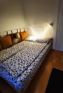 Llit o llits en una habitació de Apartman DETLIĆ Divčigora