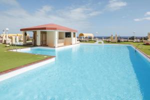 Swimmingpoolen hos eller tæt på Palm Garden 2