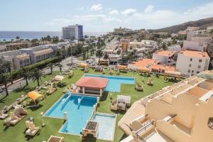 Swimmingpoolen hos eller tæt på Palm Garden 2