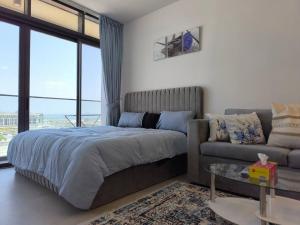 Postel nebo postele na pokoji v ubytování Venus saadiyat beach apartment with SeaView + 37 fotografií
