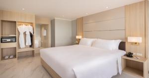 Postel nebo postele na pokoji v ubytování Eastin Resort Rayong