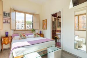 a bedroom with a bed and a window at Temple View FCollection Superior Relais in Rome