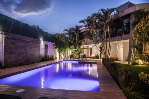 Bazén v ubytování Hotel Platino Expo Guadalajara nebo v jeho okolí