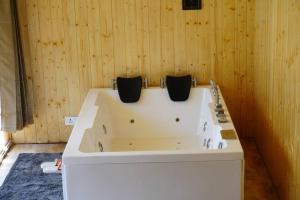 Fotografie z fotogalerie ubytování Winterfell Log House Jibhi - With Jacuzzi v destinaci Jibhi