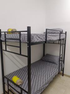 Postel nebo postele na pokoji v ubytování AL SHAMS MUSCAT MALE hostel