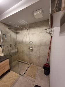 Ένα μπάνιο στο Müller Apartman by Mital +13 φωτογραφίες