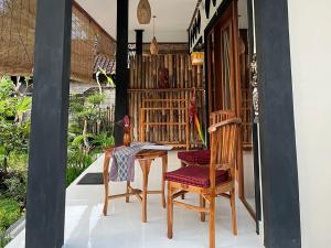 Buntera Homestay Sidemen的阳台或露台