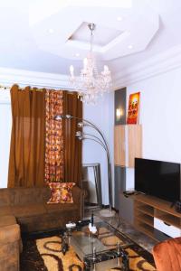 TV a/nebo společenská místnost v ubytování Studio meublé haut standing jouvence Yaoundé