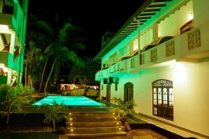 Bazén v ubytování Prince Beach Hotel Bentota nebo v jeho okolí