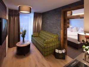 TV a/nebo společenská místnost v ubytování Boutique Hotel die Mittagspitze Superior