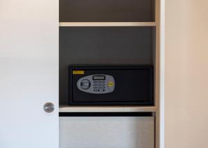 a microwave on a shelf in a door at Hotel Rali Viana in Viana do Castelo