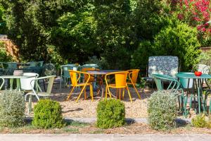 a group of tables and chairs in a yard at Hôtel 96 in Marseille
