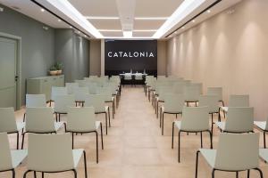 Zaplecze biznesowe lub konferencyjne w obiekcie Catalonia Santa Justa