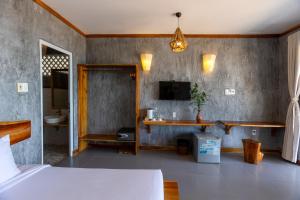 TV a/nebo společenská místnost v ubytování Cosian Bay Phu Quoc Resort