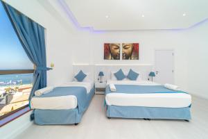 Postel nebo postele na pokoji v ubytování Jbr beach walk 2 bedrooms front sea + 37 fotografií