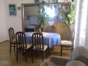 Kuchyňa alebo kuchynka v ubytovaní Apartment Ivy + 6 fotografií