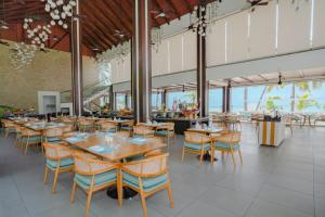 Restaurace v ubytování NOOE Maldives Kunaavashi - Stay 5 nights or more and get Free Speed Boat Transfers - And the Offer valid till 25th August 2025 and Stay Period till 30th September