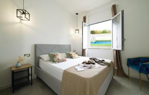 En eller flere senge i et værelse på Villa Lux + 13 billeder