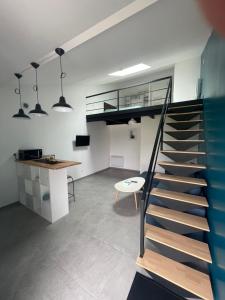 a staircase in a room with a desk and a table at Appartement au calme proche château de Launac, animaparc in Launac