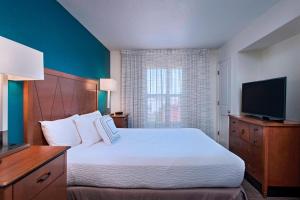 Katil atau katil-katil dalam bilik di Residence Inn Columbia