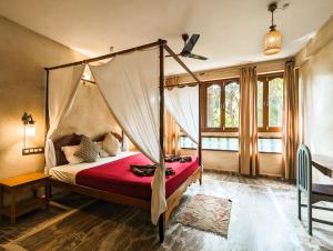 Ένα ή περισσότερα κρεβάτια σε δωμάτιο στο Nalanda Retreat Goa By Mandrem Beach +95 φωτογραφίες