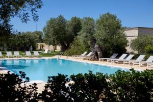 Bazén v ubytovaní Masseria Torre Del Diamante alebo v jeho blízkosti