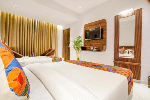 Postel nebo postele na pokoji v ubytování FabHotel Peralz - Nr Boriwali Station