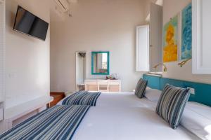 A bed or beds in a room at Superior Relais FCollection Temple View