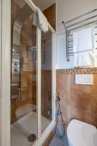 A bathroom at Superior Relais FCollection Temple View