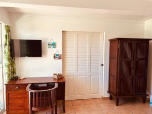 TV in/ali zabaviščno središče v nastanitvi TI COCOTIER Appartement VUE MER 2 à 6 personnes village Pierre et vacances